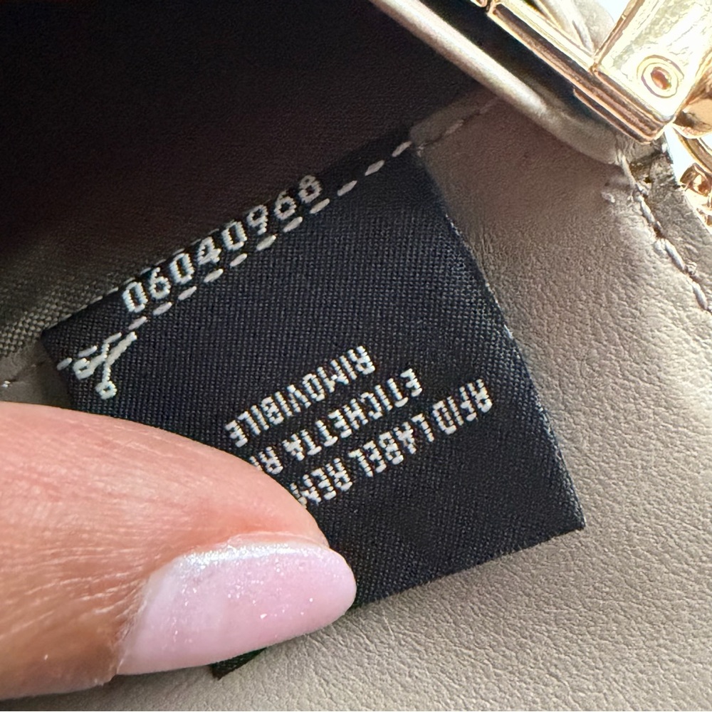 Fendi wallet on chain - Picture 10 of 12